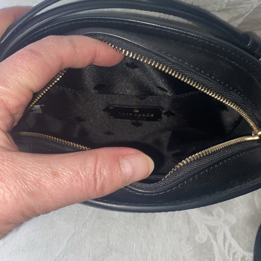 Kate Spade Black Leather Small Dome Crossbody NWOT - Picture 4 of 7